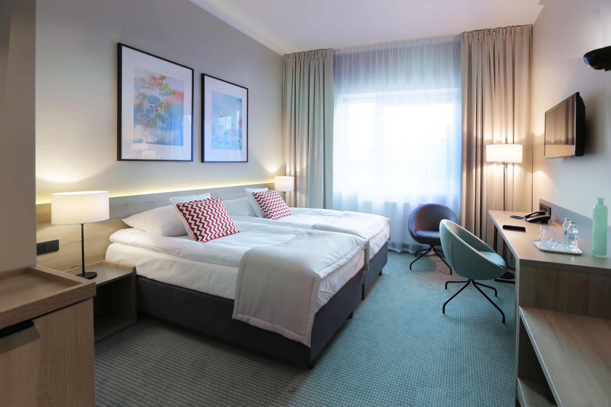 Hotel Fairplayce Poznań Esterno foto