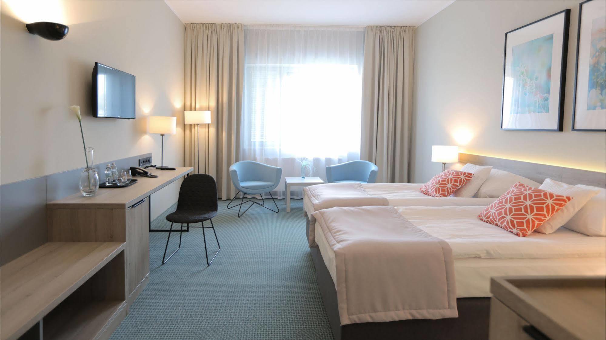 Hotel Fairplayce Poznań Esterno foto