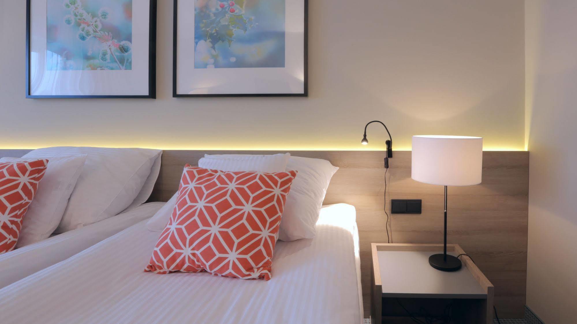 Hotel Fairplayce Poznań Esterno foto